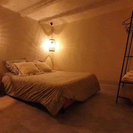 Logement Chaleureux Avec Parking Gratuit Oyre Esterno foto