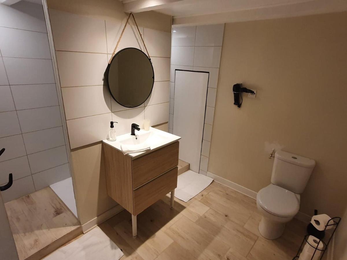Logement Chaleureux Avec Parking Gratuit Oyre Esterno foto