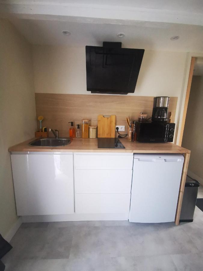 Logement Chaleureux Avec Parking Gratuit Oyre Esterno foto