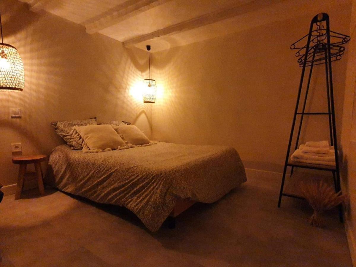Logement Chaleureux Avec Parking Gratuit Oyre Esterno foto